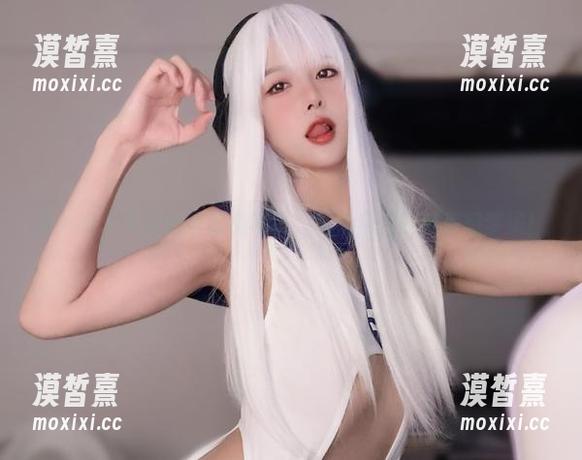 看！布丁大法的圣诞兔写真，仿佛月光下的奇幻梦境！
