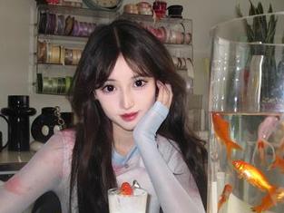 制服之美，怡子yiii的私拍瞬间：时光就该慢一点。