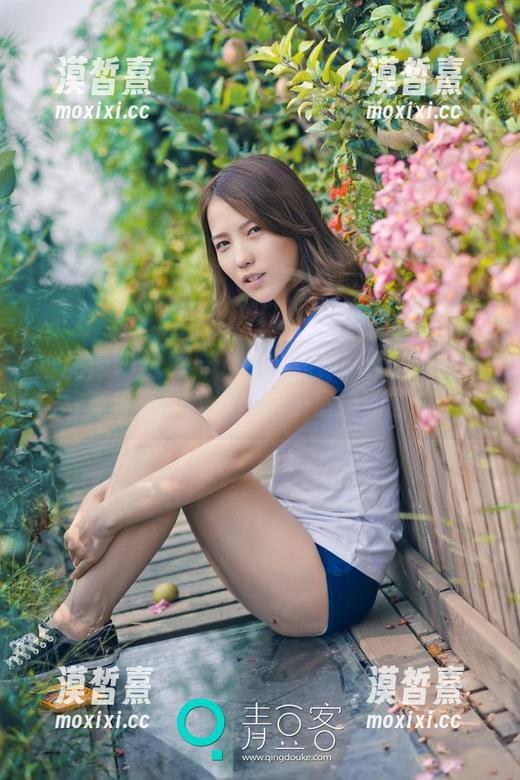 推女神-沛沛Eankei 推女神 - 袜子与人生:沛沛Eankei的棉袜写真分享,就像从袜子里捡到的快乐!