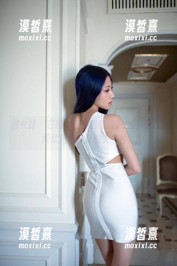 推女郎 - 在线合集：当吻熙戴上眼镜，瞬间就是电影里的女主角！