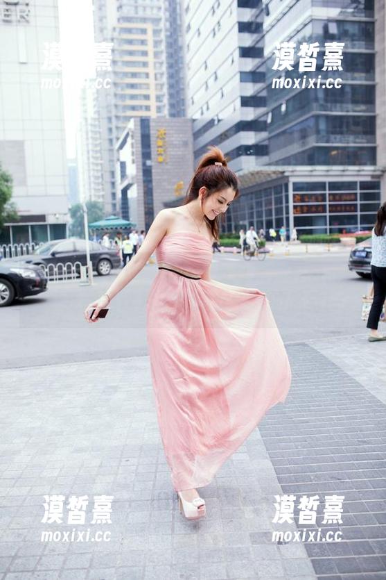 推女郎-李七喜 推女郎 - 李七喜的女王写真集,真有一种‘我就是这片土地的女王’的感觉!