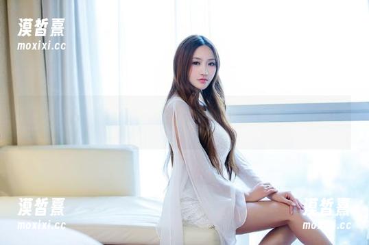 推女郎 - 高清网袜尽显模特林夕风格：写真里的每个瞬间都让人心动