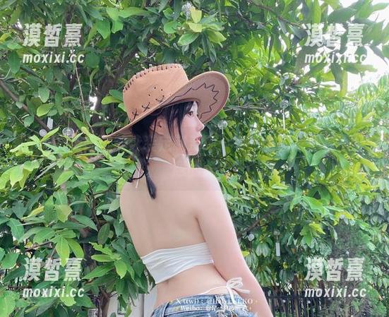 是一只废喵了的泳装定制系列：每一张图片都是不经意的美