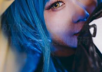 末夜787的白衬衫，图片风格简约又不失精致，恰好勾起我的好奇！