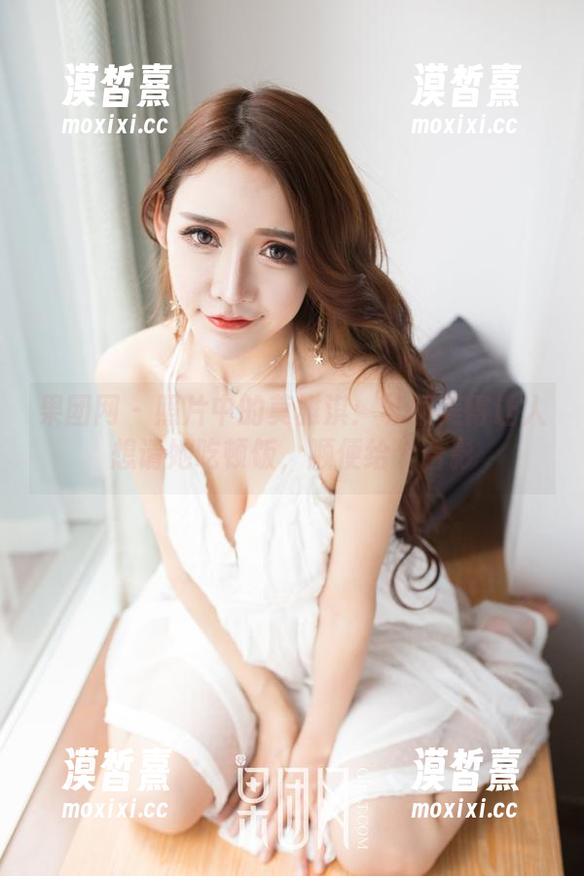 果团网 - 照片中的莫雅淇：礼服美得让人想请她吃顿饭，顺便给个合影