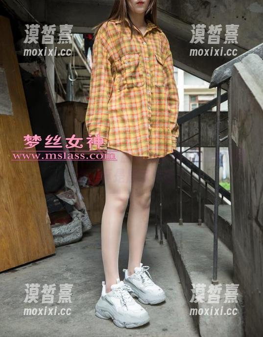 梦丝女神 - 打开网盘瞬间被香琪的丝袜吸引，真是居家必备！