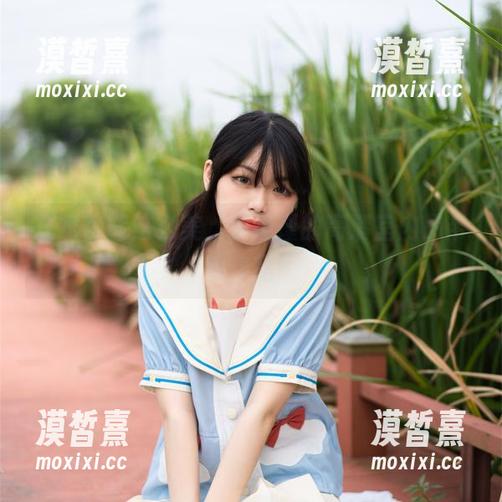在家也能这么美，梨瑾瑾的高清室内吊带裙作品！