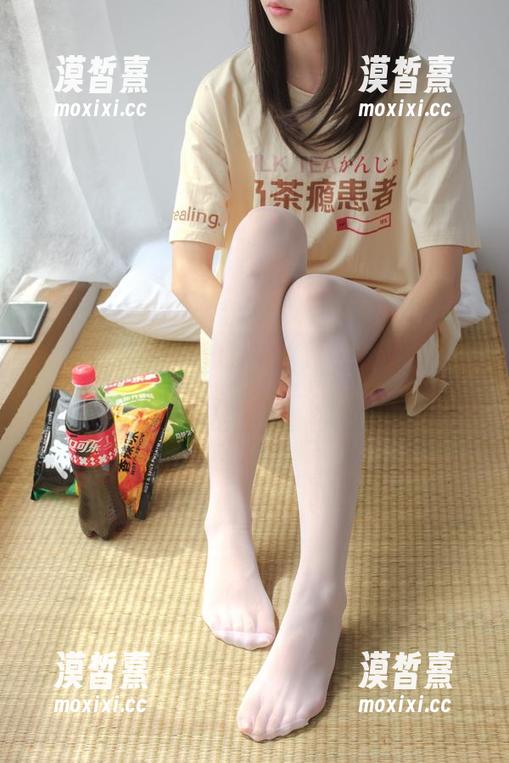 森萝财团 - 小圆的JKJK裙试拍图片，有点不知所措的分享，裙子好像比我更精神