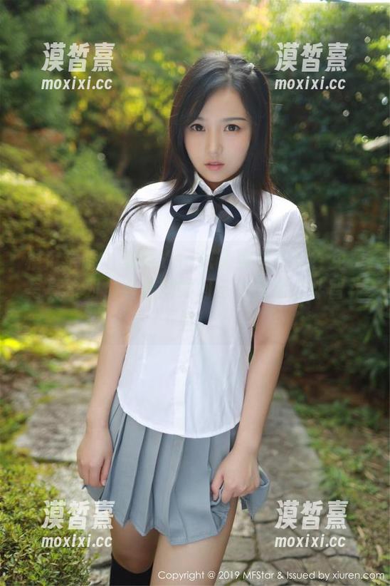 模范学院 - 安琪Yee只能穿白衬衫？免费写真系列，看看她如何与各种场合斗智斗勇！