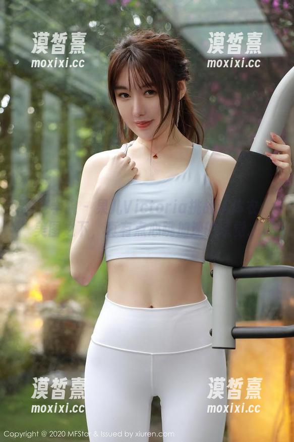 模范学院 - 果儿Victoria挑战连体衣：美图之下，真有点心跳加速的感觉。