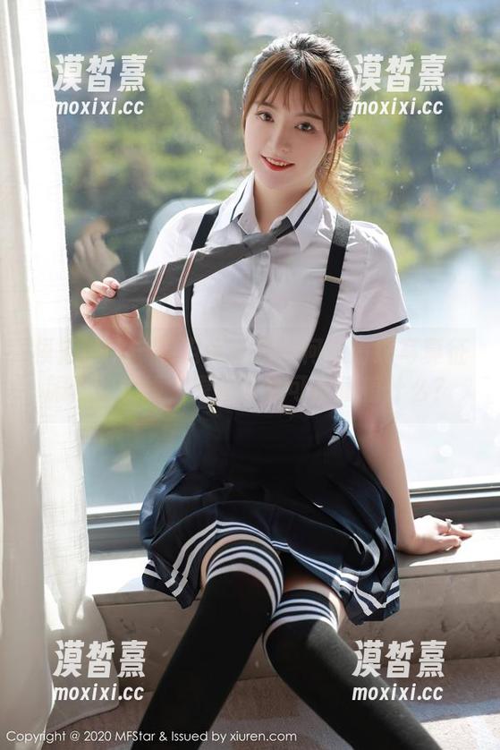 模范学院 - 看电竞唐嫣如何以清纯写真征服你的视线，原图背后可能藏着什么？