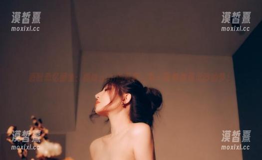 酒醒思忆图集：樱晚gigi的写真，每一张都像是沉醉的梦！