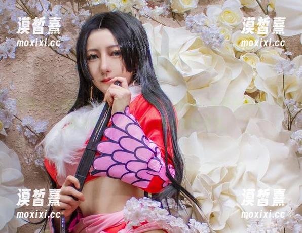 樱晚gigi 樱晚gigi的毛衣+原图=formidable!写真中的每一个线头都在讲故事,真是无限遐想。