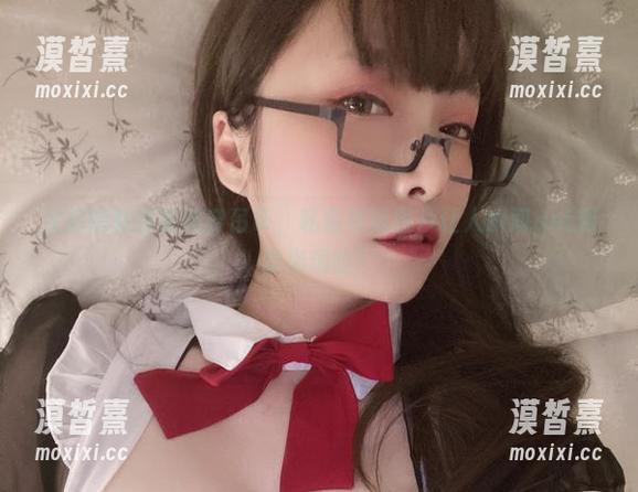 次屁啦教你如何穿吊带，私房现场图片让人瞬间get到时尚精髓！