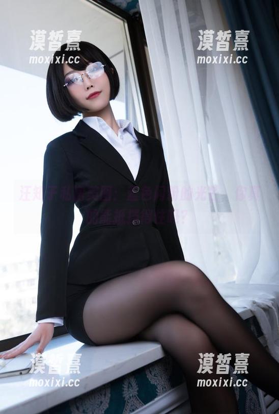 汪知子私房美图：蓝色闪粉的光芒，你真的能抵挡得住吗？
