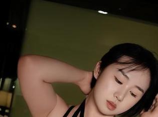 微密圈 - 瑜瑾u的死库水套图新鲜出炉，跳水也不是我的强项，但这动感…咳咳，反正挺好看的！