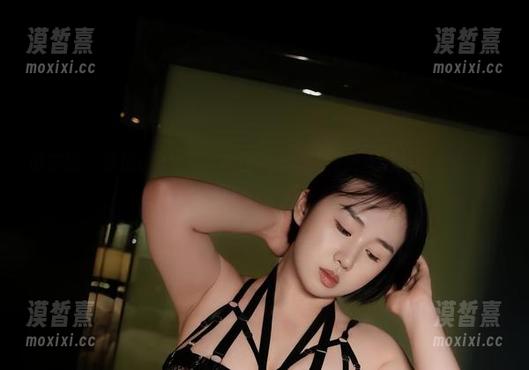 微密圈 - 瑜瑾u的死库水套图新鲜出炉，跳水也不是我的强项，但这动感…咳咳，反正挺好看的！