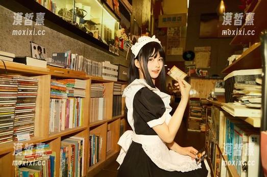 呃，这种高清作品我怎么能不分享？白莉爱吃巧克力的蕾姆女仆真绝了！