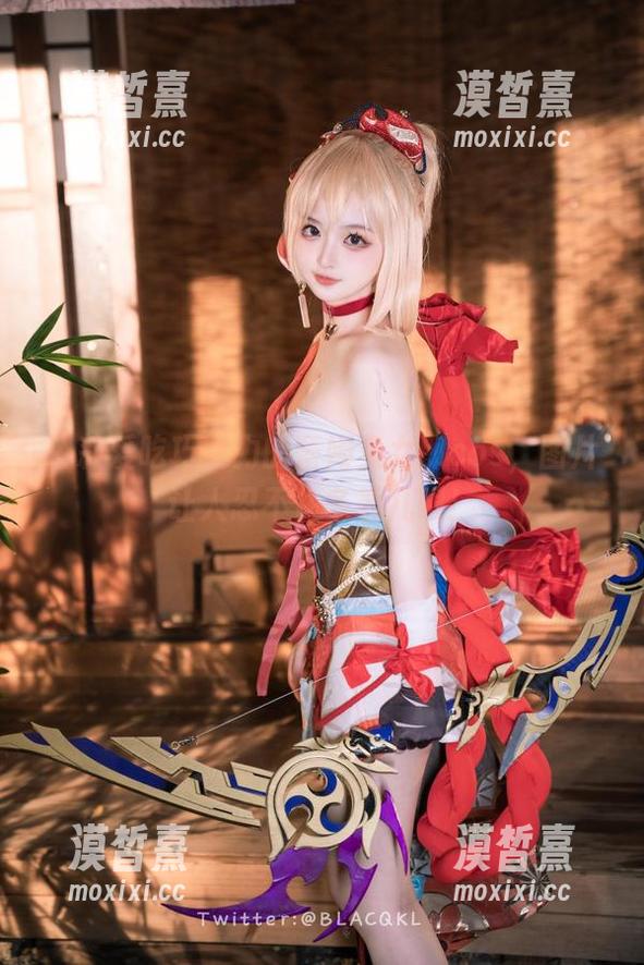 白莉爱吃巧克力的蕾姆兔女郎cos，图片让人忍不住多看几眼！