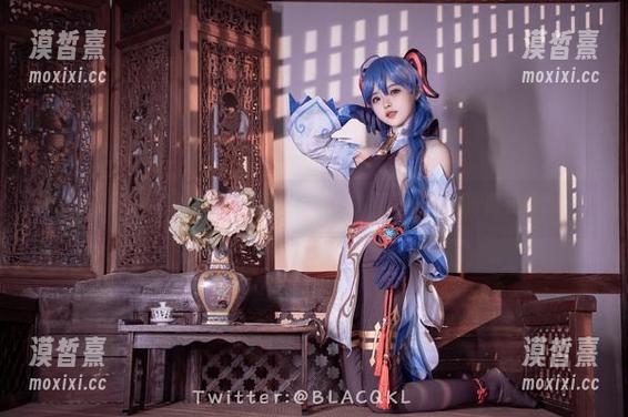 没想到白莉爱吃巧克力学姐的图包，居然把我迷得眼花撩乱