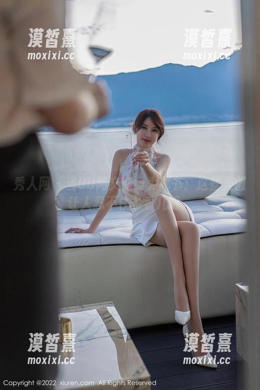 秀人网 - 当UU阿文变身为秘书：这些美图让人忍不住多看几眼。