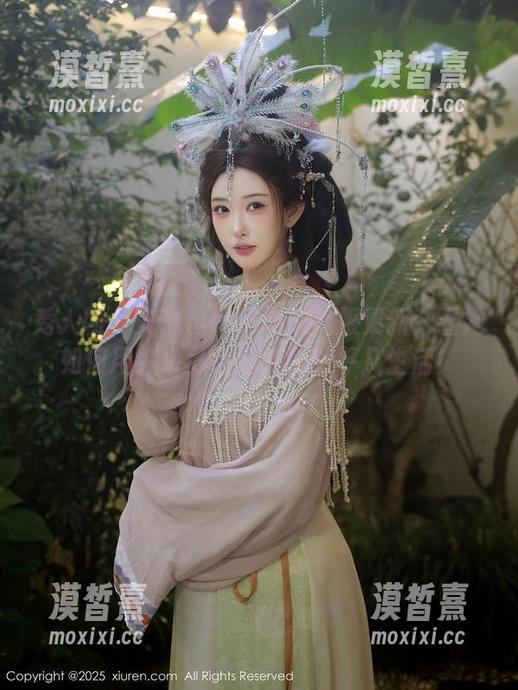 秀人网-安然maleah 秀人网 - 安然maleah的礼服更新:看她如何用缤纷颜色拯救我的平凡生活!
