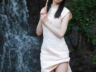 秀人网 - 双人写真集揭秘：谢小葱和...的那些暗暗较劲的瞬间！