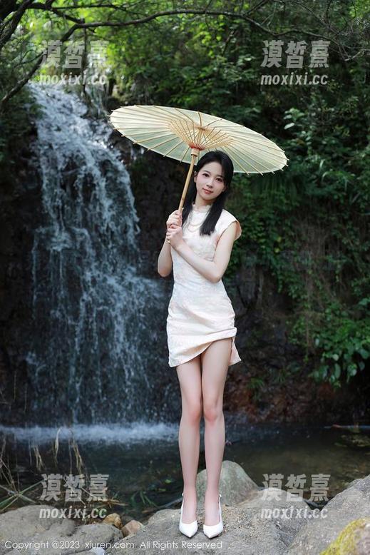 秀人网 - 双人写真集揭秘：谢小葱和...的那些暗暗较劲的瞬间！