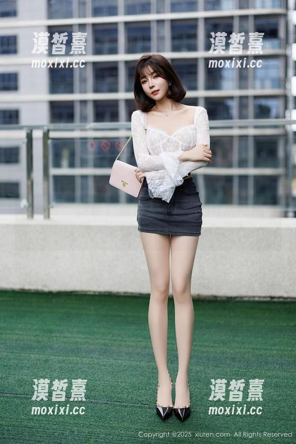 秀人网 - 探秘！陆萱萱cecillia双马尾写真原图，甜蜜中藏着点小心机？