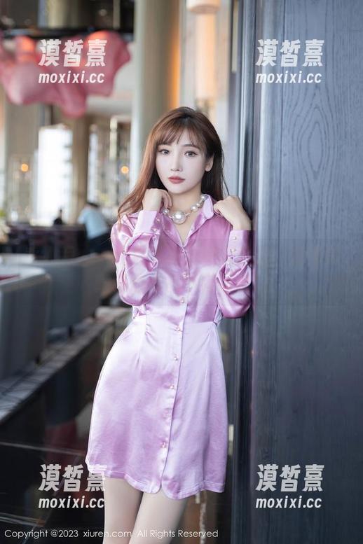 秀人网 - 一件白衬衫的撩人魅力：龙泽美曦精选作品不容错过！