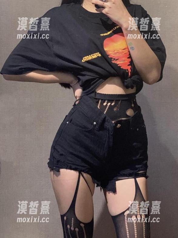 微密圈 - 图包揭秘：粉色的猪陈佩奇的短裤穿搭，谁说无圣光不能有魅力？