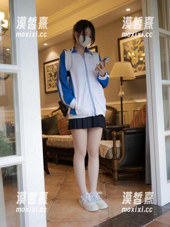紧急企划 - 小恩黑丝JK，原图真是可以做壁纸，忍不住想吹一口气。