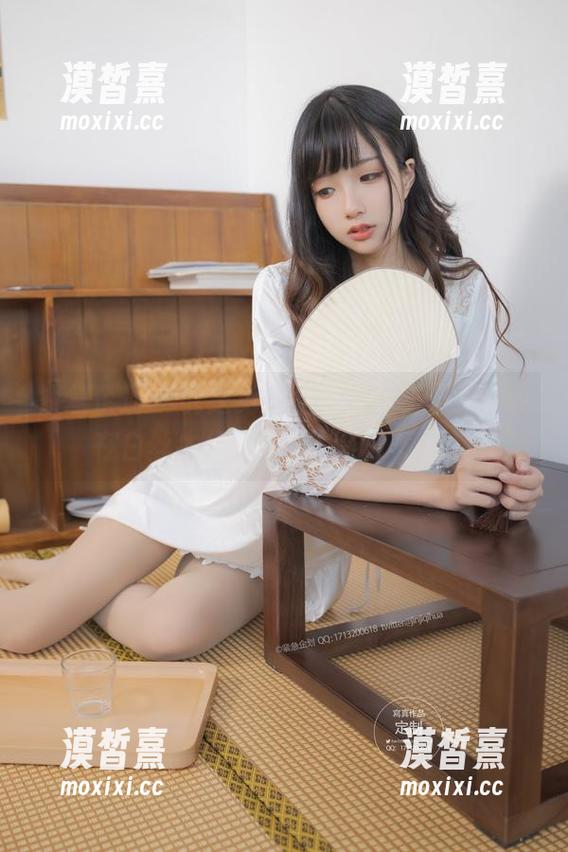 紧急企划 - 说是免费图包，其实是见希w在白丝牛仔裤里给你的小惊喜！