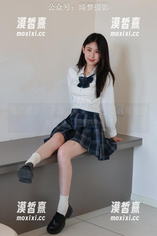 绮梦摄影 - 子涵“教室”里的写真每张图片都让人想多看一眼