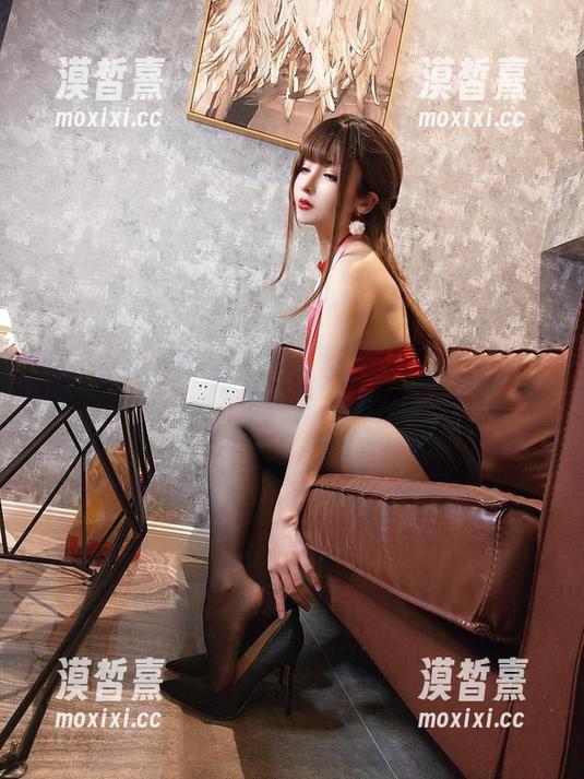 肉扣热热子教室私拍：图包满满的撩拨与想象