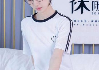 袜啵啵 - 当小安脱掉鞋子，定制图集送给喜欢裸足的人们！你准备好了吗？