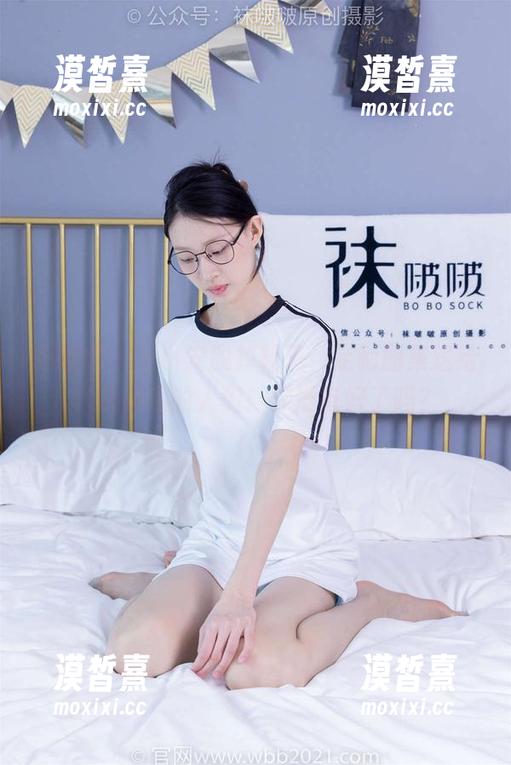 袜啵啵 - 当小安脱掉鞋子，定制图集送给喜欢裸足的人们！你准备好了吗？