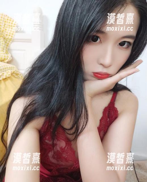无意间发现的惊喜：轩萧学姐的裸足写真，让我想多看几遍
