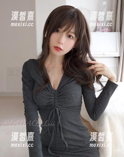 迷之呆梨的高跟鞋写真，错位也能出彩，哈哈！