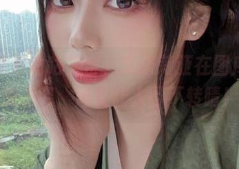 阿九从不咕咕集合，艾米莉亚在图库里摇曳生姿，简直让人目不转睛！