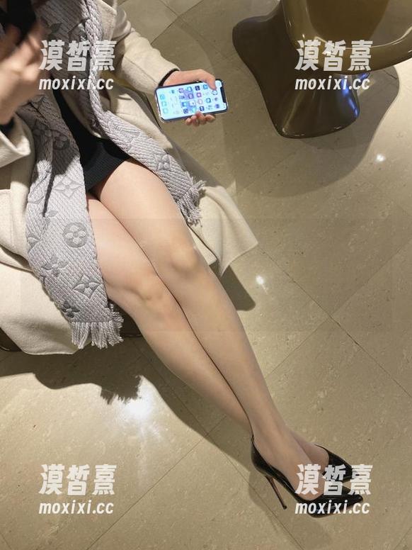 微密圈 - 和雅雅的气质呀一起，走进豹纹私拍图包，这是一场充满暗示和联想的视觉旅行！