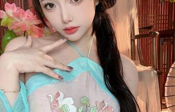 从未见过的雯妹不讲道理，短裤COS让人目不转睛，下载不下载？