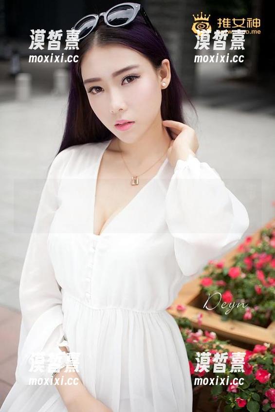 青豆客 - 泳池里的王乔恩Abby写真：每一张都像是在讲故事，快来下载吧！