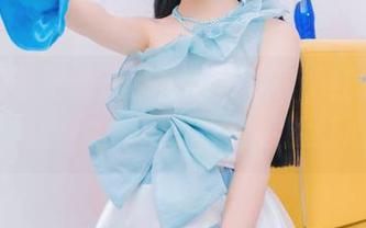 这就是面饼仙儿那套绝美写真，红色束衣加持，让我的脑内少女直接脸红心跳！