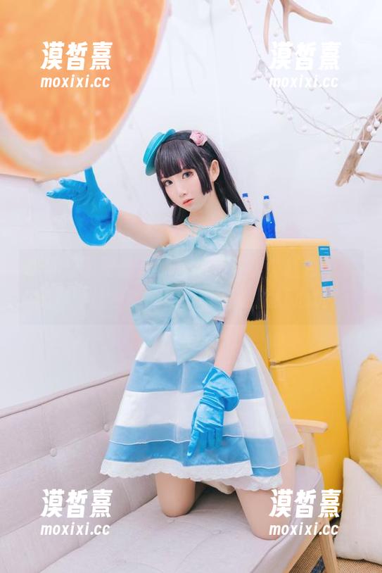 这就是面饼仙儿那套绝美写真，红色束衣加持，让我的脑内少女直接脸红心跳！