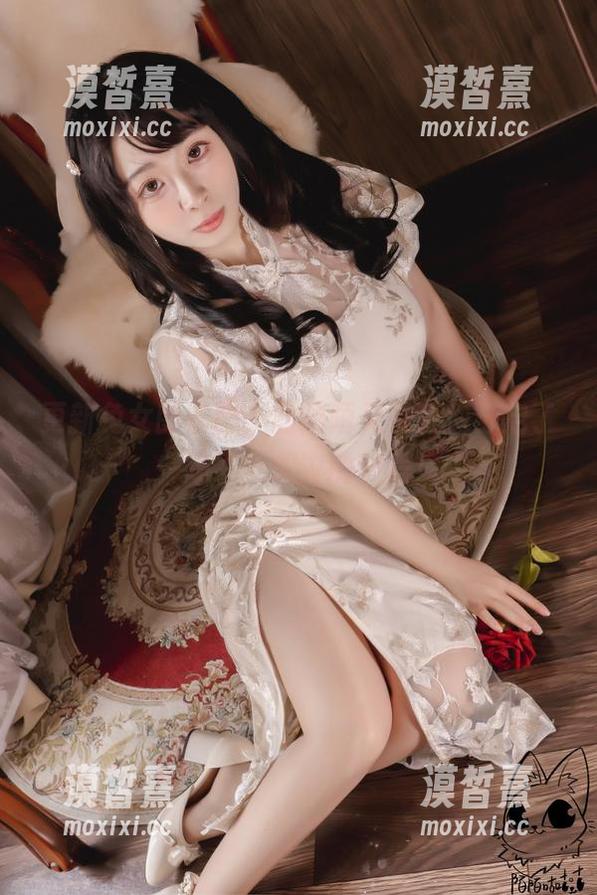 更新兔女郎套图，韶陌陌又带我们开启了一场不可思议的旅程！