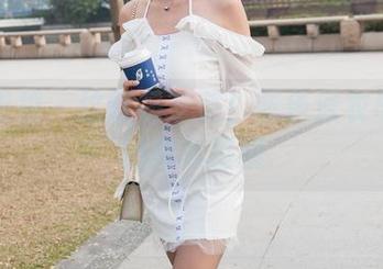 魔镜街拍 - 这就是芝芝！蓝色泳衣与美图的完美碰撞