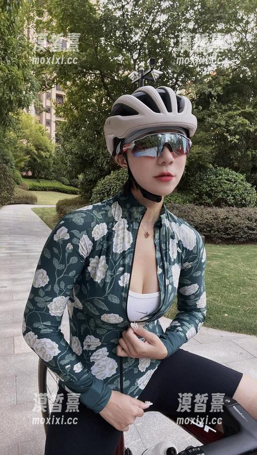 微密圈 - 鹿瑶的粉色魅力释放：写真集分享，心情要好哦